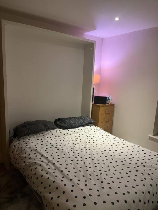 1 Bed Flat In Appartement